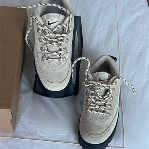 Nike Cream and Black Lahar Low